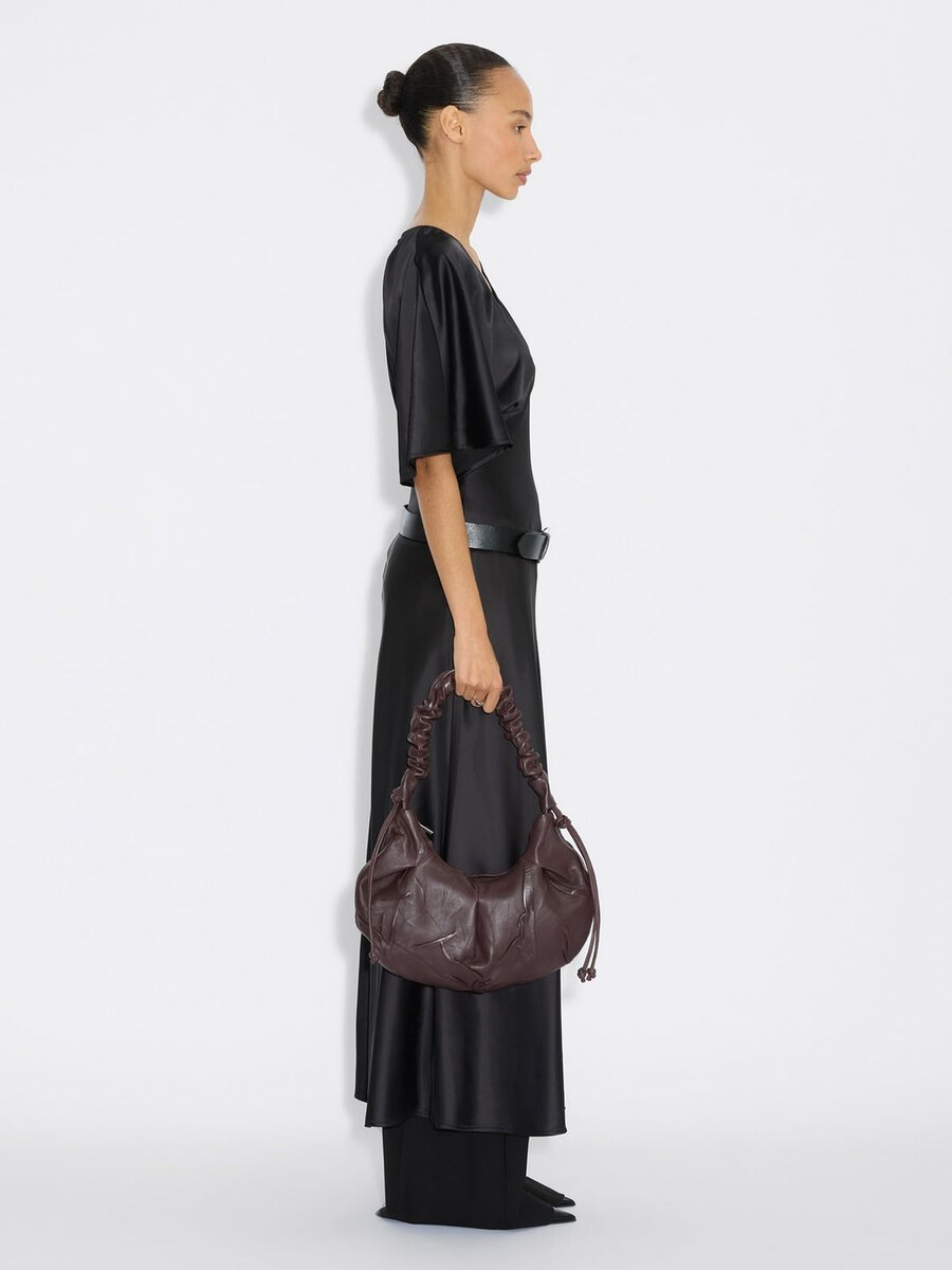 borsa a bozzolo in pelle morbida leni